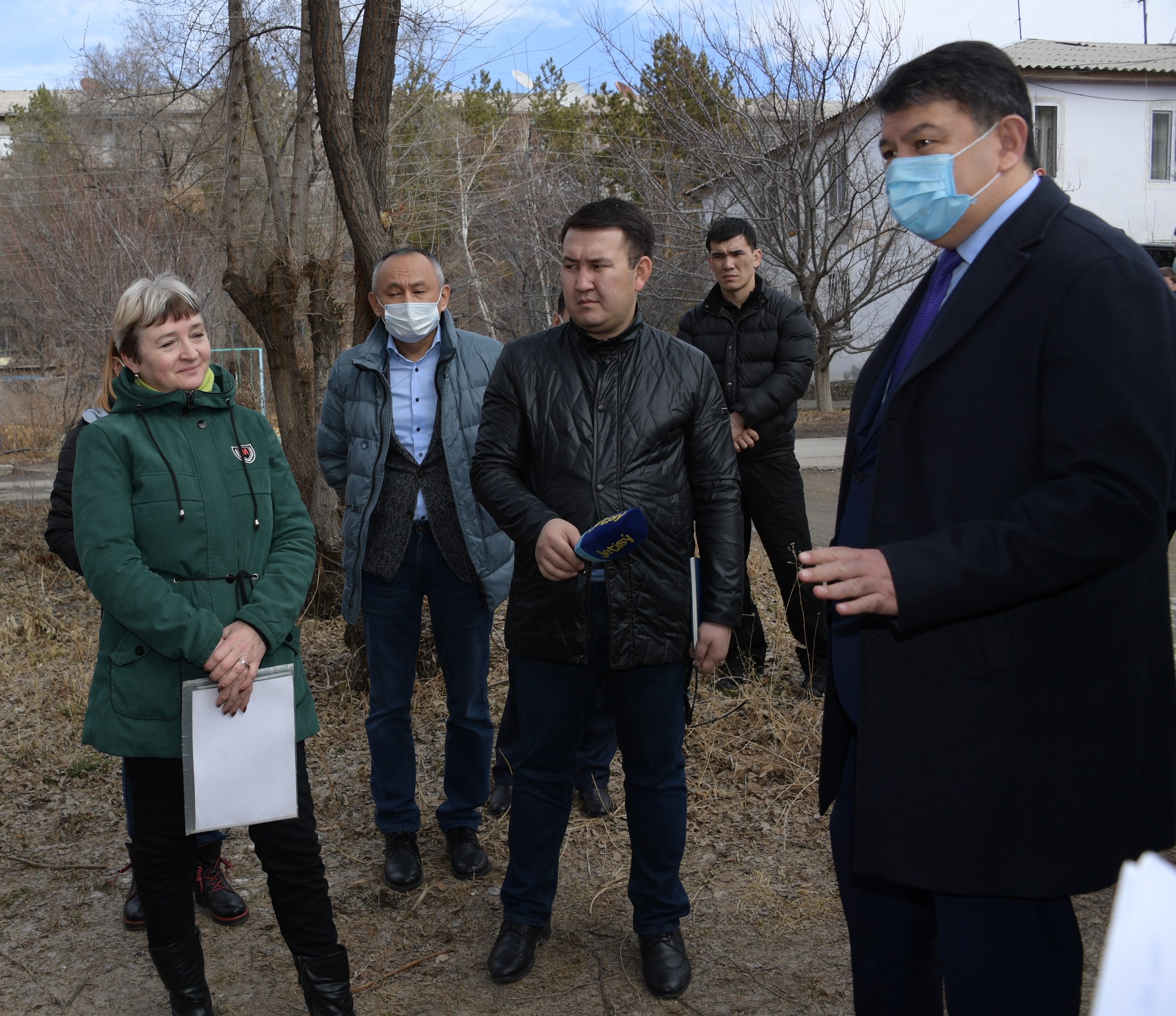 На встречи со мной не надо приглашать чиновников