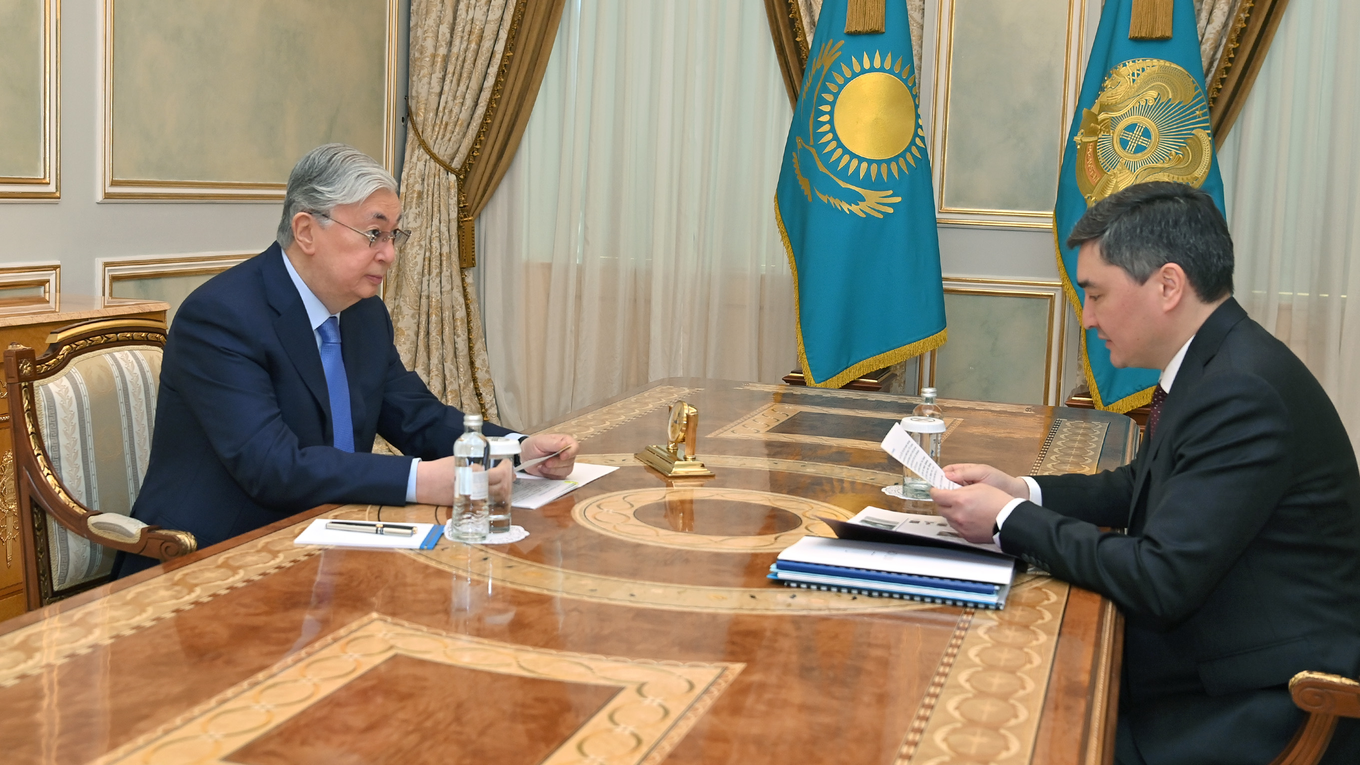 Бектенов премьер министр. Олжас Бектенов. Токаев о коррупции в Казахстане в 2021. Токаев роскошь.