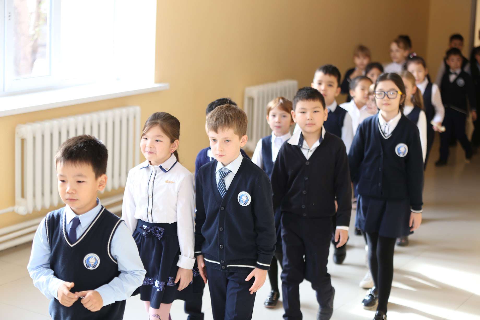 Образование в школах казахстана. Мактаб формаси 2022. Школьная форма в Казахстане. Казахская Школьная форма. Школьная форма в Казахстане 2023.