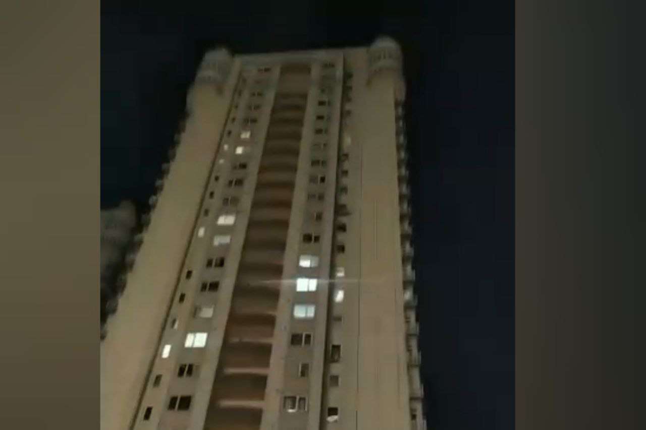 Что случилось в казахстане с салтанат девушкой. 25 Этажный дом. Девушка сбросилась с 25 этажа. Балкон многоэтажки.