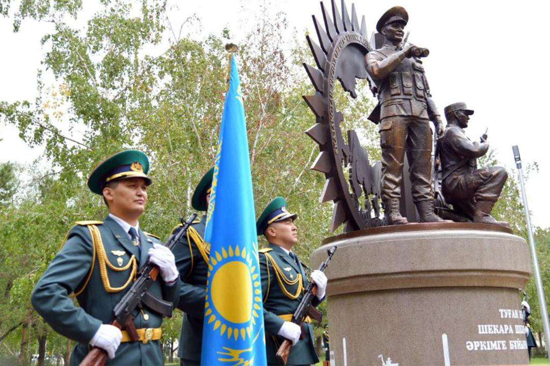 Фото памятник пограничникам благовещенск