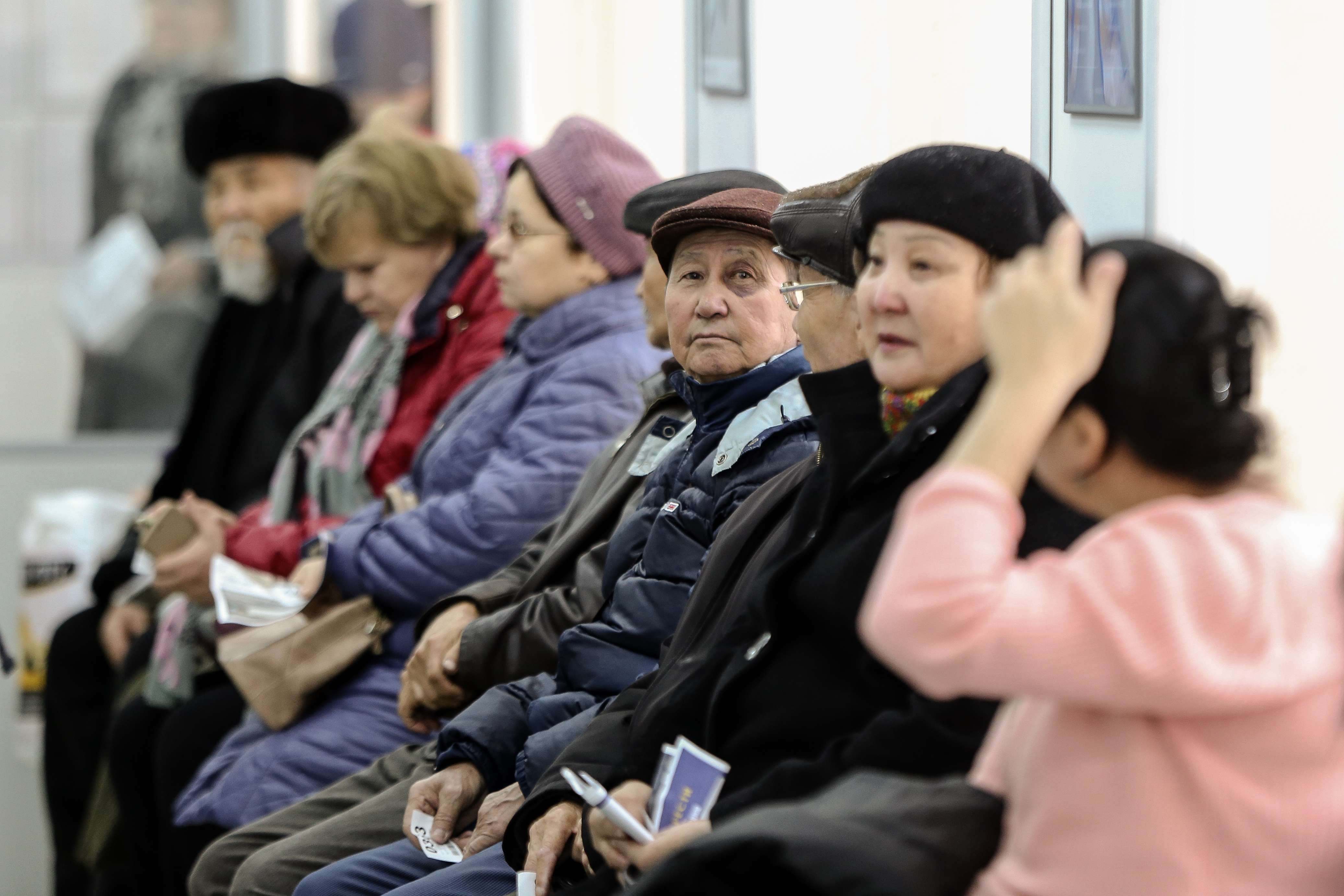 Пенсионер в казахстане. Пенсионеры Казахстана. Пенсионеры в России. Жители Казахстана. Пенсионерыв Казахстане.