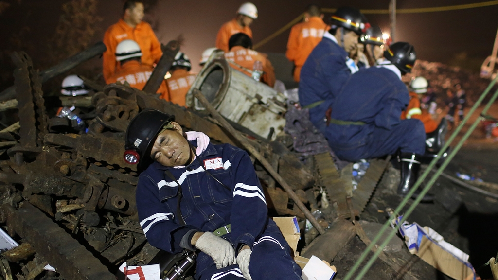 Судьба шахтеров под завалами. Китай провинция Шаньси шахта. Аварии на угольных Шахтах.
