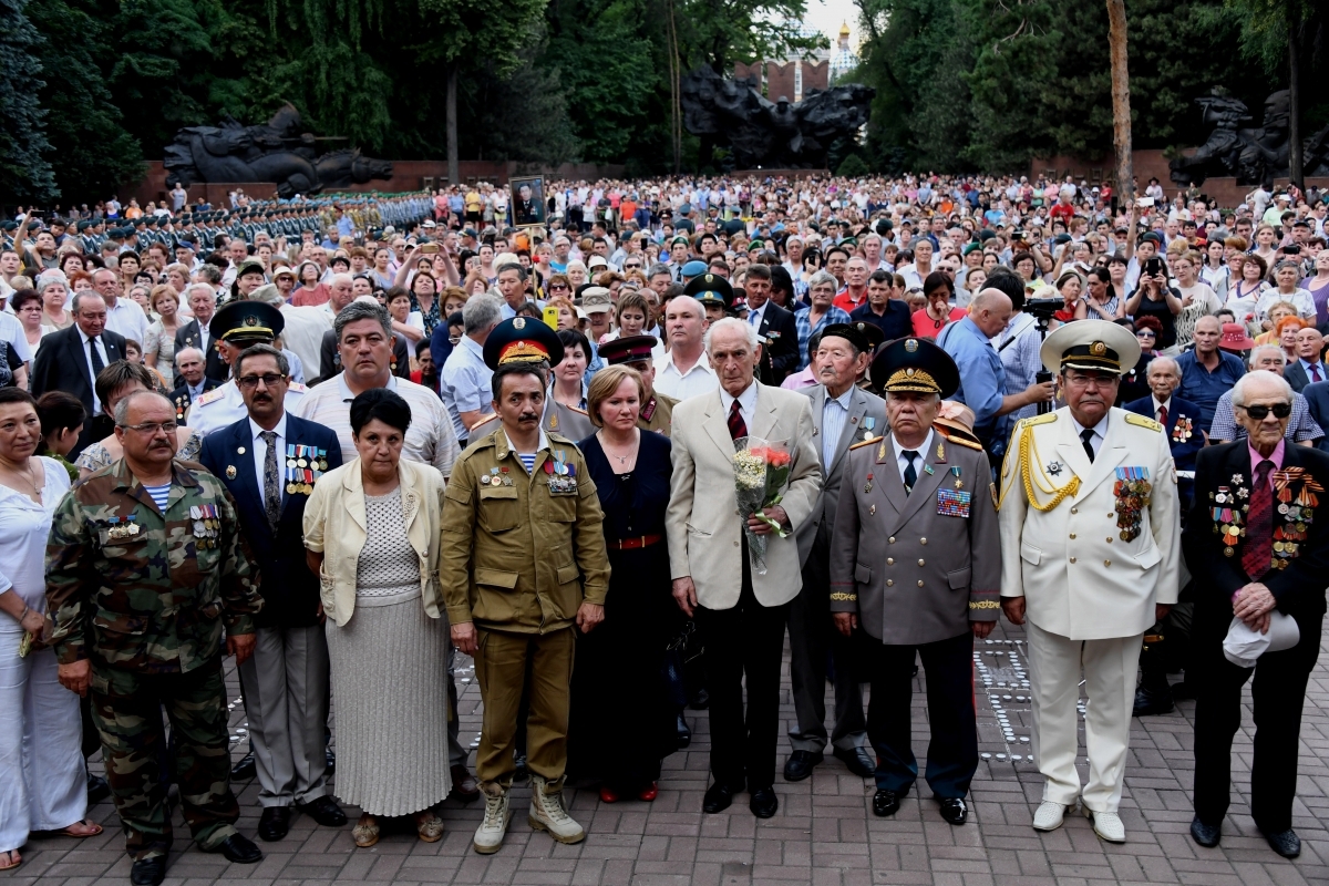 Бессмертный полк от героев былых времен