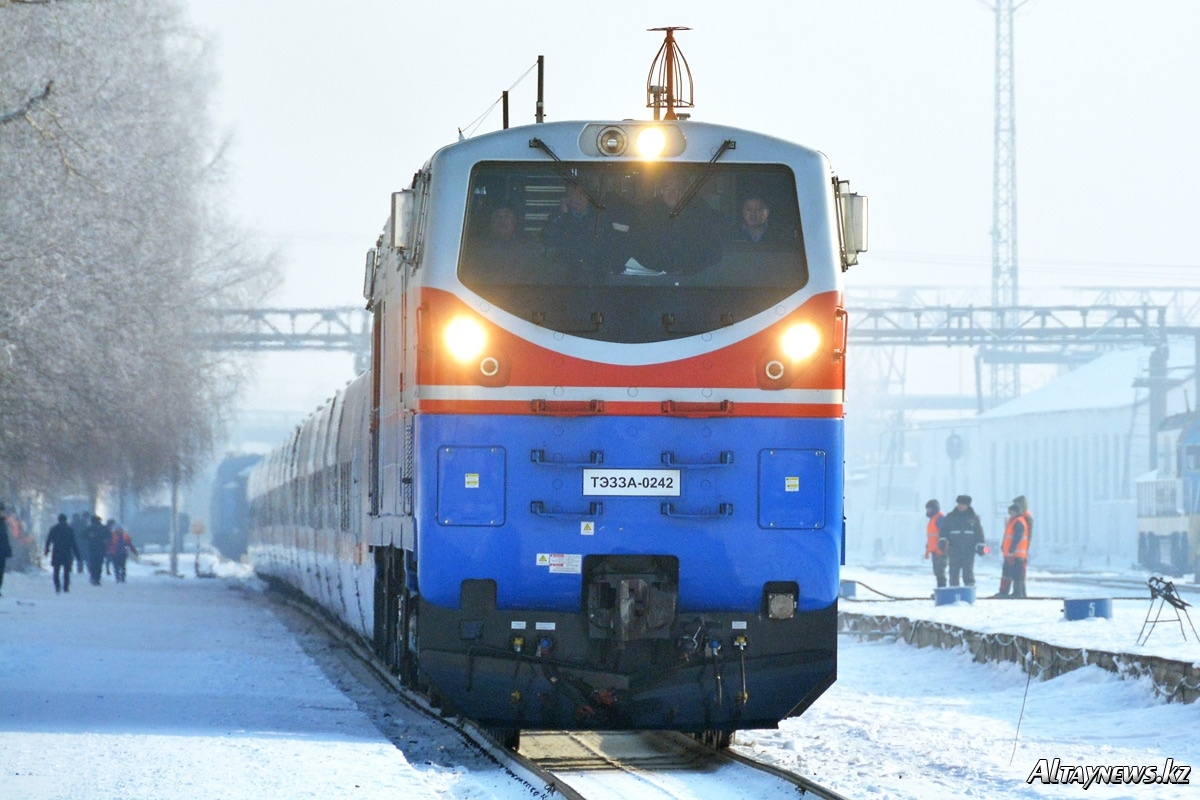 Поездов семей. Поезда Усть Каменогорск. Поезд Астана Усть-Каменогорск. Тулпар Тальго Усть Каменогорск Алматы. Поезд Усть-Каменогорск Алматы.