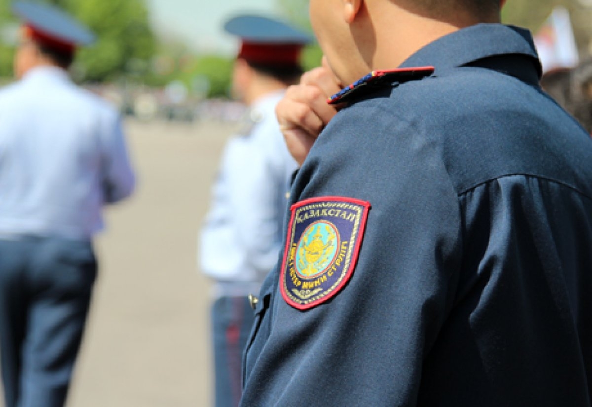 Полицейские проводят внезапные проверки ночных клубов и баров Астаны