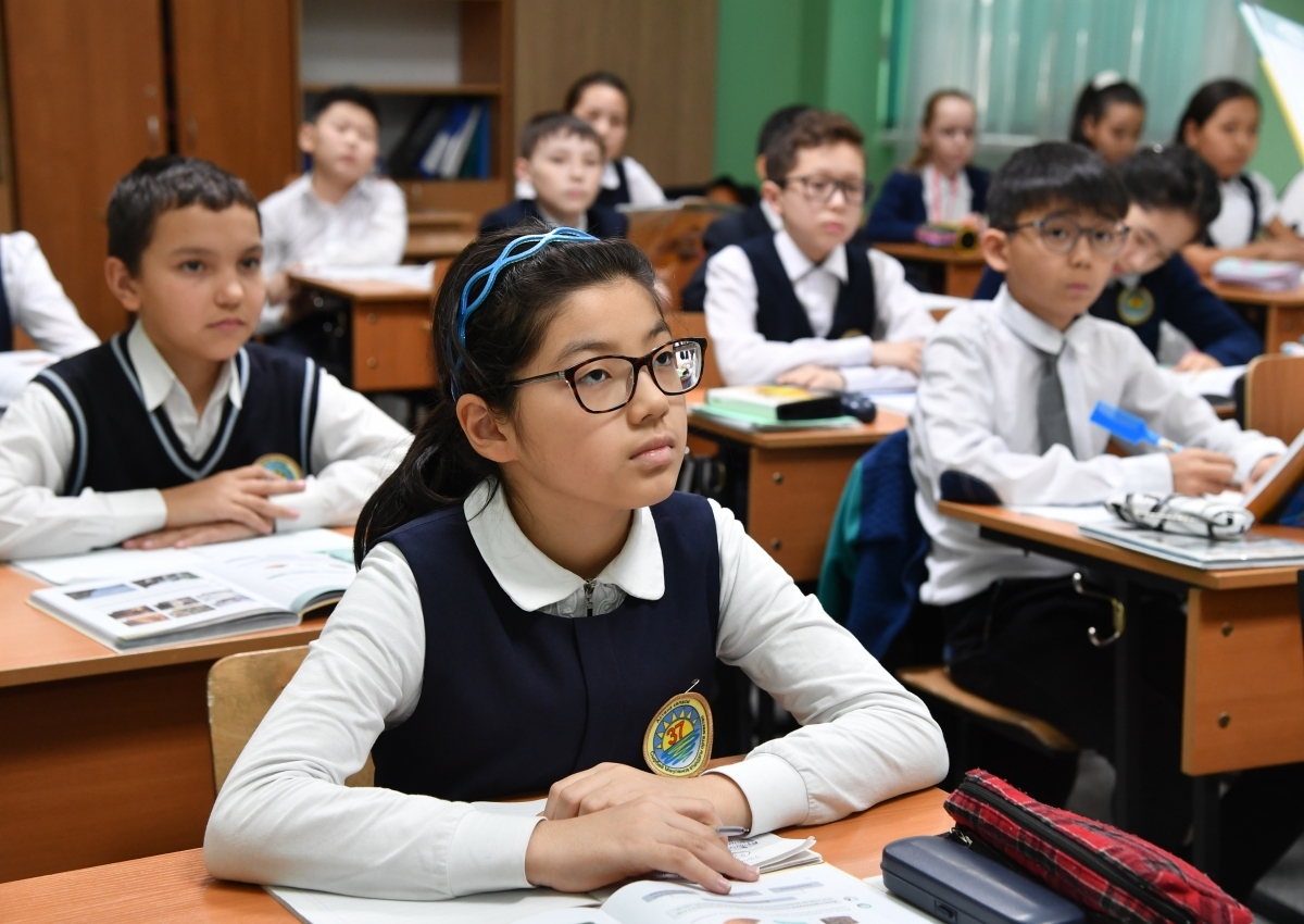 Образование в школах казахстана. СОШ Мон РК. Школа считается национальной, если:. Трехсменные школы. Трехсменные школы в РК картинки.