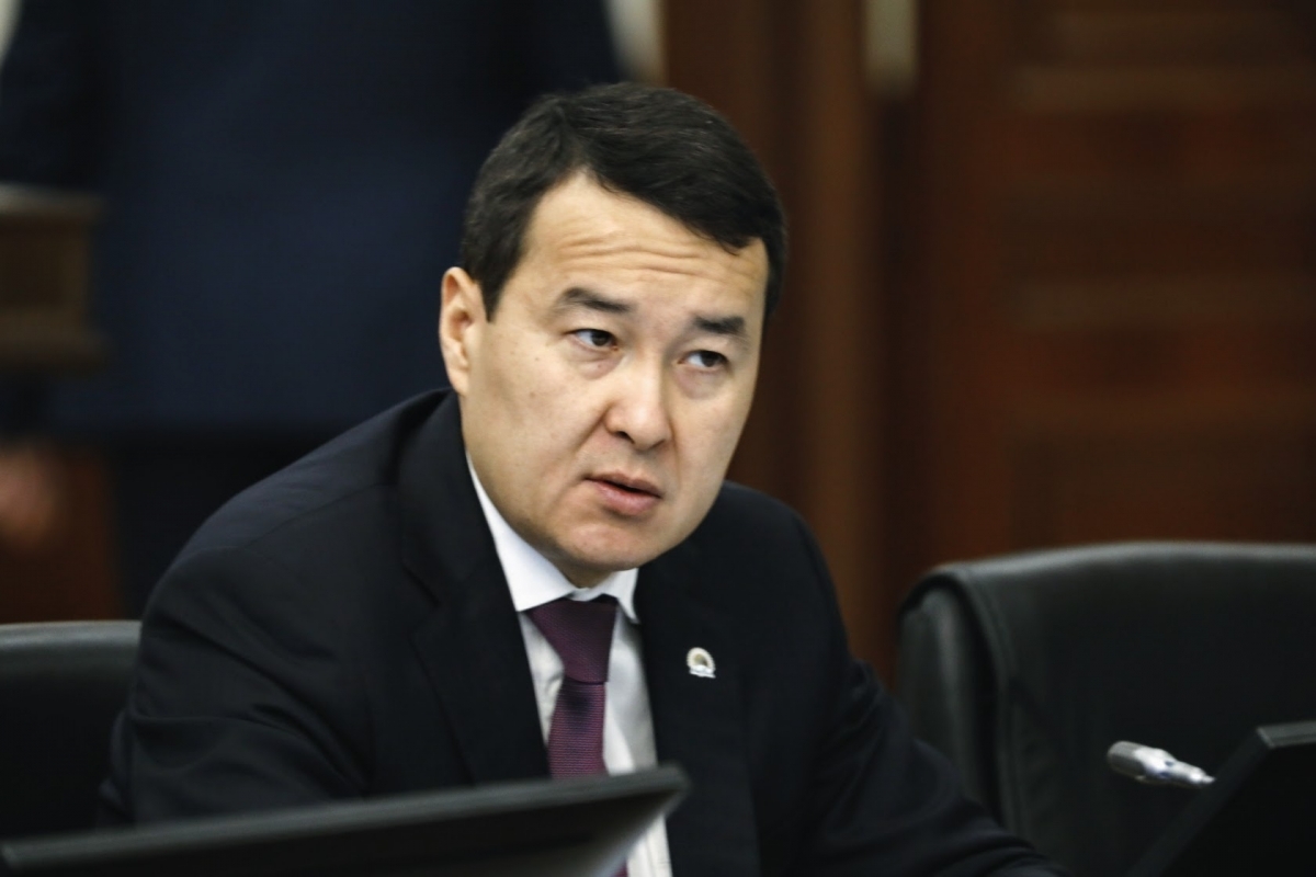 Первый заместитель премьер министра республики. Премьер министр Смаилов. Первый вице премьер Казахстана.