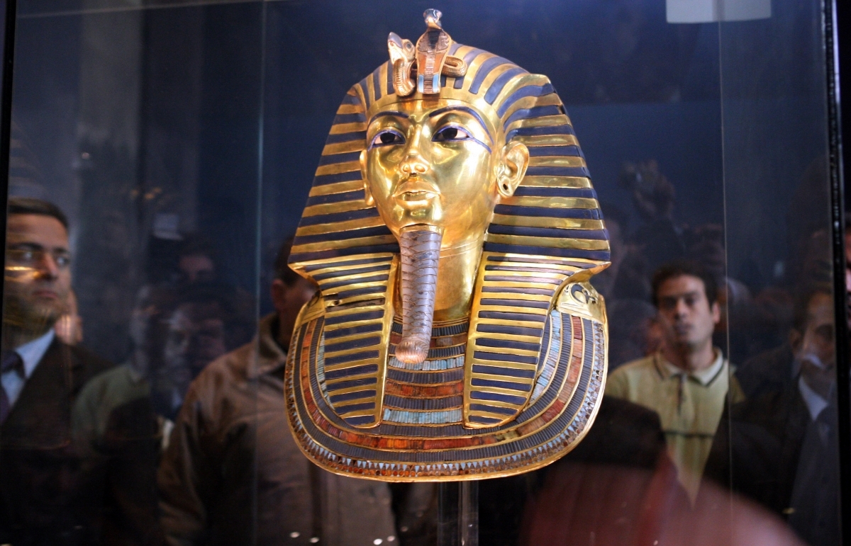 Исследование: маска Тутанхамона предназначалась для Нефертити