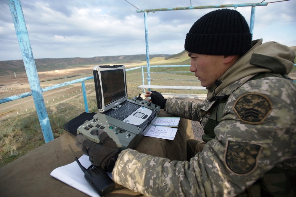 В казахстане есть связь. Военные ученые. Военная наука Казахстан. Дефицитные войска. Әскери роботтар фото.