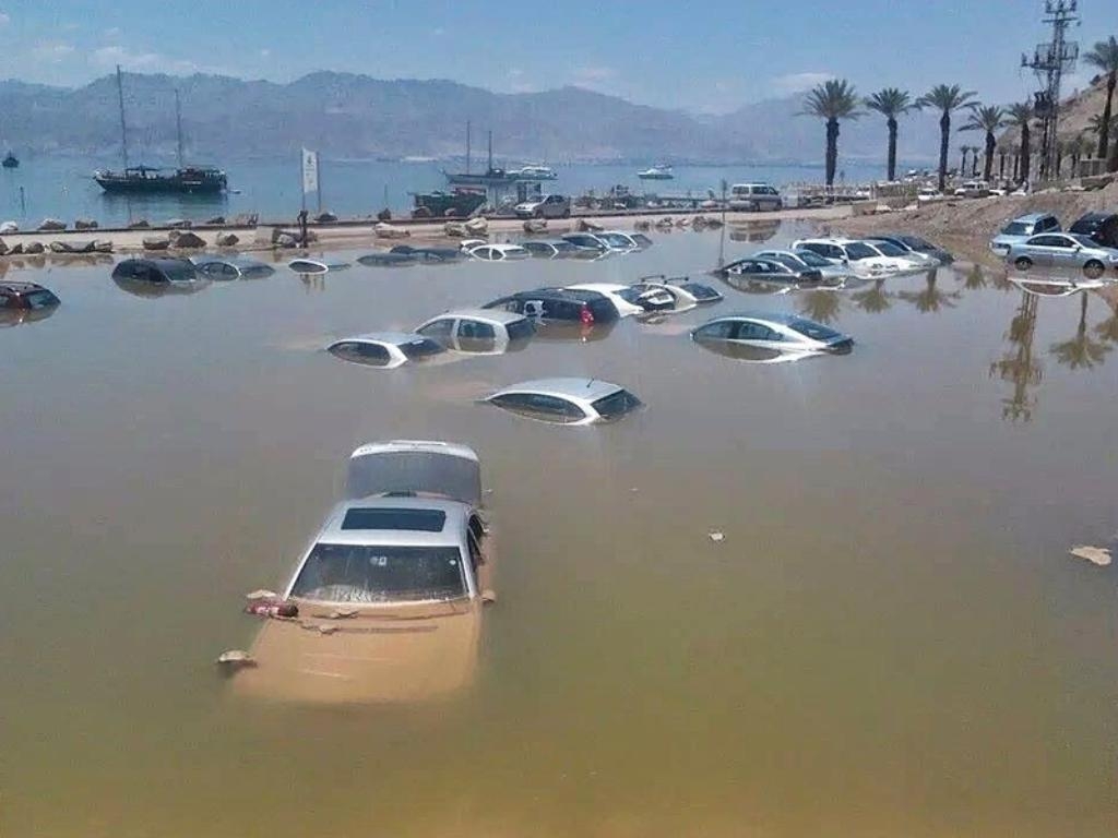 Ситуация в дубае сегодня с наводнением. Александрия Египет наводнение. Наводнение Шарм Эль Шейх 2010. Наводнение в Эйлате. ЦУНАМИ В Египте.