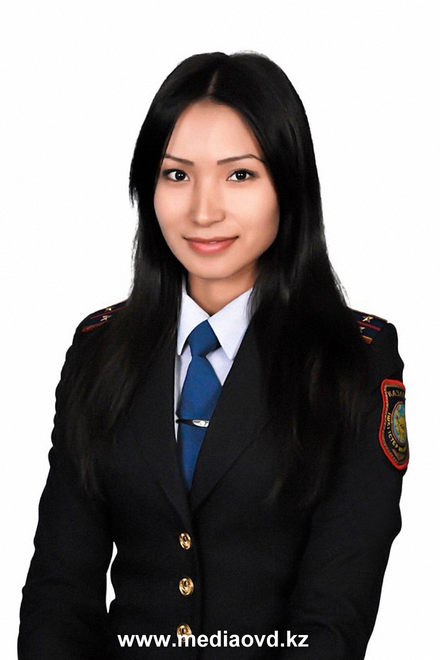 Женская форма лейтенанта. Казахстанские полицейские девушки. Лейтенант полиции Казахстана. Форма полиции Казахстана женская. Девушки полицейские в Казахстане.
