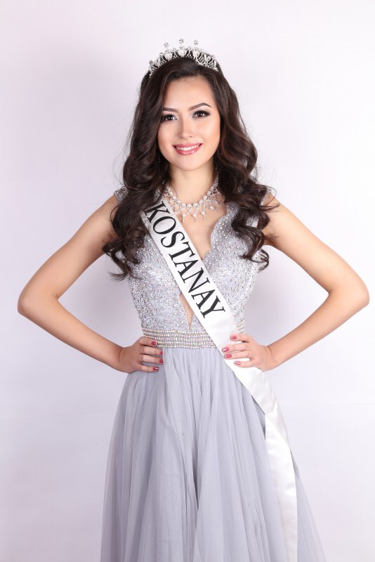 Бірнеше жігітке минет жасайды