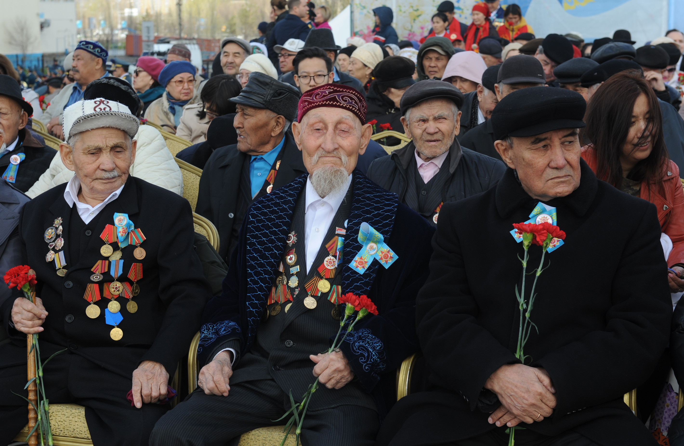 7 мая праздники в этот день. День Победы в Казахстане. Праздник день Победы в Казахстане. Празднование 9 мая в Казахстане. Казахстан в мае.