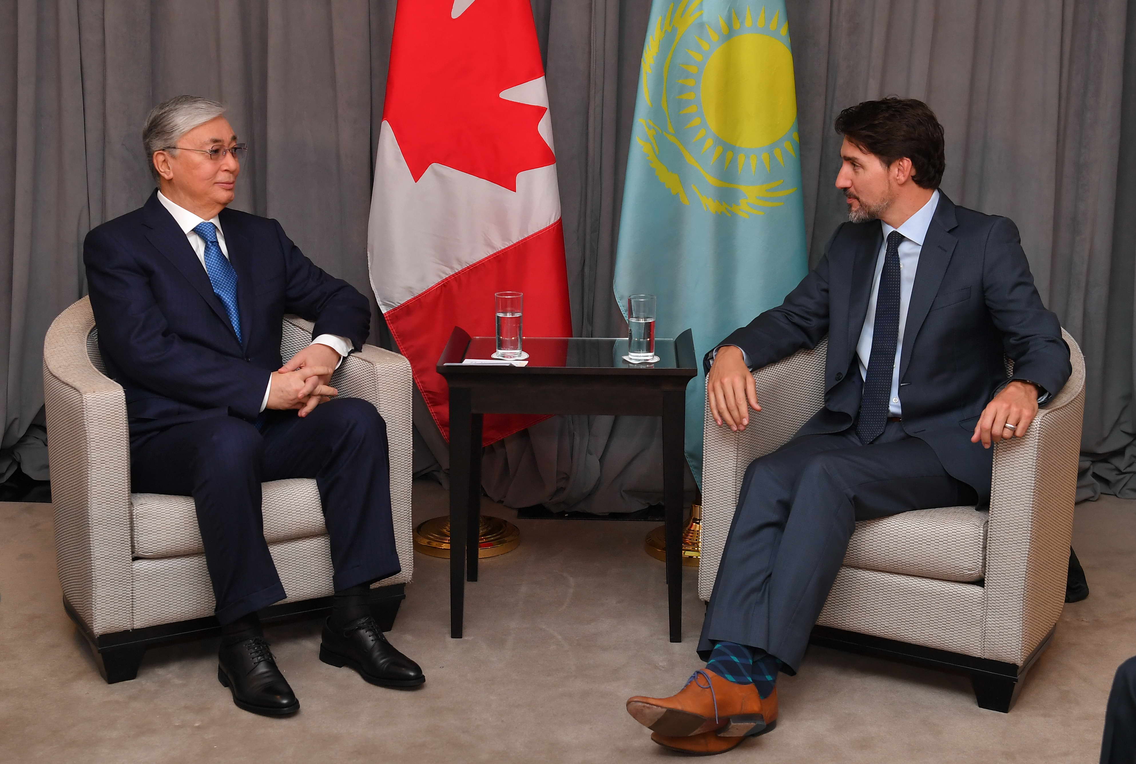 Двусторонние переговоры. Премьер министр Канады 2022. Премьер Канады Джастин Трюдо встреча с Макроном.